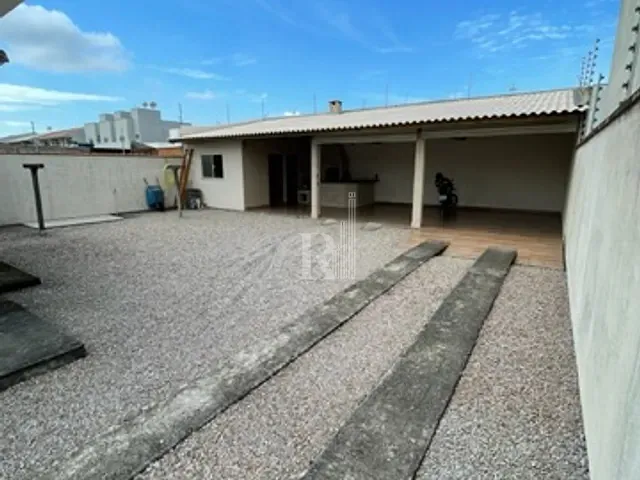 Casa 2 quartos e 2 banheiros, à venda, no bairro Areias em Tijucas