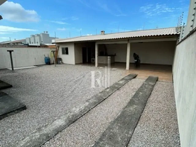 Casa 2 quartos e 2 banheiros, à venda, no bairro Areias em Tijucas