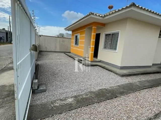 Casa 2 quartos e 2 banheiros, à venda, no bairro Areias em Tijucas