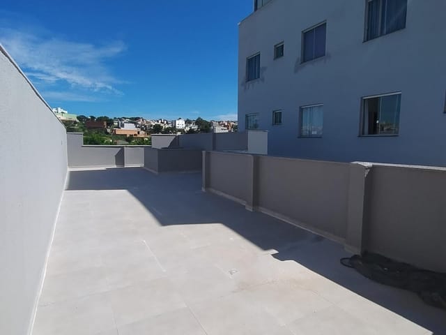Casa 3 quartos e 2 banheiros, à venda, no bairro Parque Xangri-Lá em Contagem