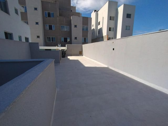 Casa 3 quartos e 2 banheiros, à venda, no bairro Parque Xangri-Lá em Contagem