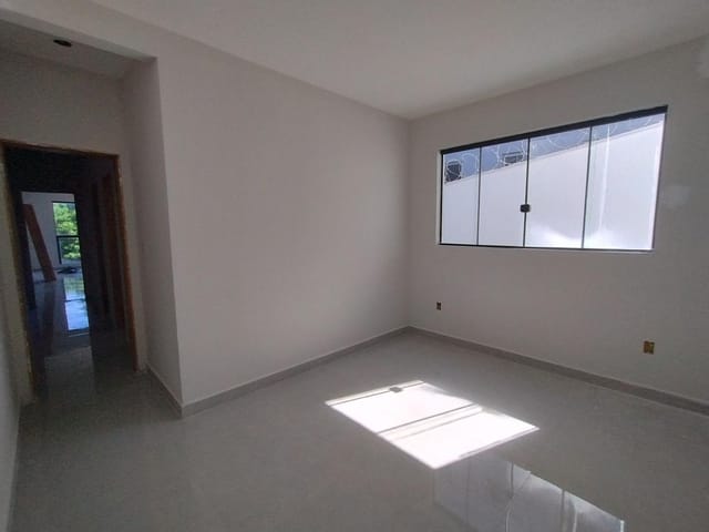 Casa 3 quartos e 2 banheiros, à venda, no bairro Parque Xangri-Lá em Contagem