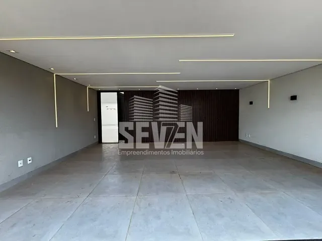 Casa com 420m² 4 quartos e 2 banheiros, à venda ou para alugar, no bairro Vila Aviaçao em Bauru