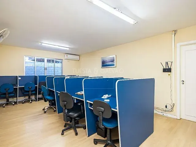 Casa com 600m² 4 quartos e 6 banheiros, à venda, no bairro Bacacheri em Curitiba