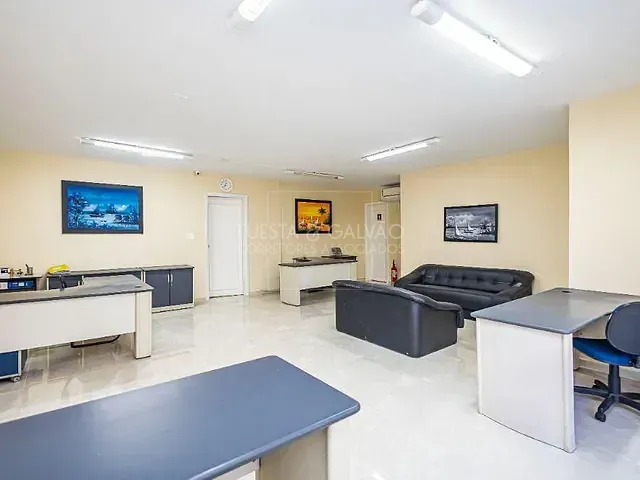 Casa com 600m² 4 quartos e 6 banheiros, à venda, no bairro Bacacheri em Curitiba