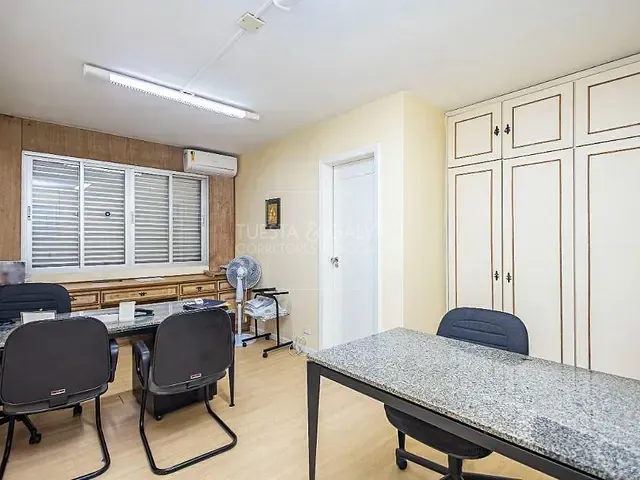 Casa com 600m² 4 quartos e 6 banheiros, à venda, no bairro Bacacheri em Curitiba