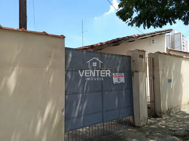 Casa com 220m² 3 quartos e 2 banheiros, à venda, no bairro Vila São José em Taubaté