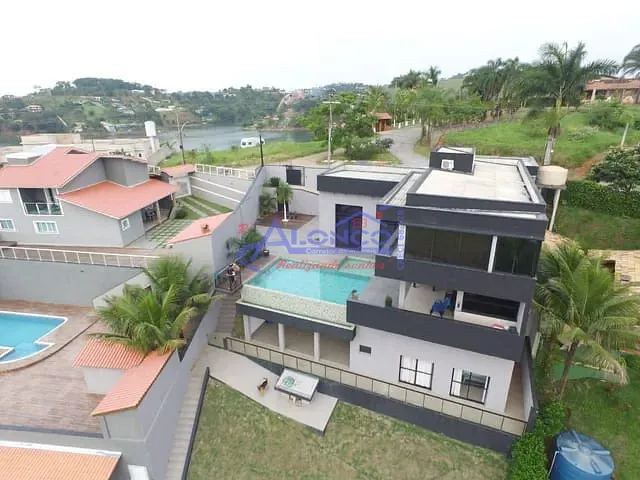 Casa com 900m² 5 quartos e 2 banheiros, à venda, no bairro igarata em Igaratá