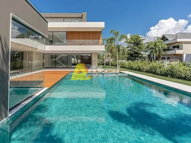 Casa com 900m² 5 quartos e 8 banheiros, à venda, no bairro Barra da Tijuca em Rio de Janeiro