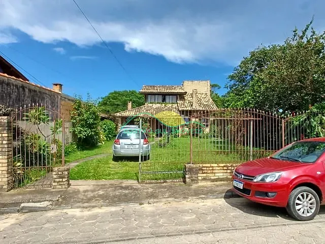 Casa com 396m² 2 quartos e 2 banheiros, à venda, no bairro Morro das Pedras em Florianópolis
