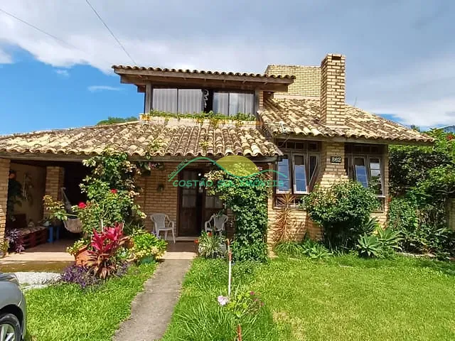 Casa com 396m² 2 quartos e 2 banheiros, à venda, no bairro Morro das Pedras em Florianópolis