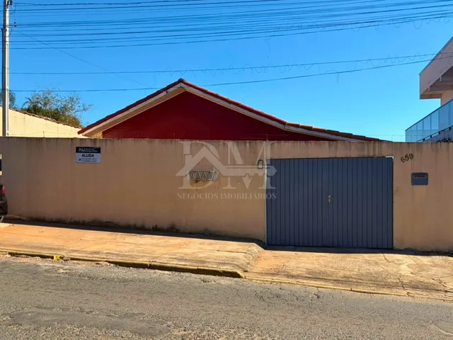 Casa com 420m² 3 quartos e 2 banheiros, à venda, no bairro Santa Cecília em Jaguariaíva