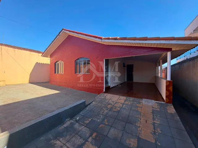 Casa com 420m² 3 quartos e 2 banheiros, à venda, no bairro Santa Cecília em Jaguariaíva