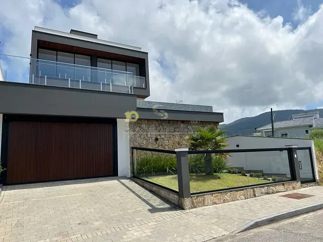 Casa com 360m² 3 quartos e 4 banheiros, à venda, no bairro Pedra Branca em Palhoça