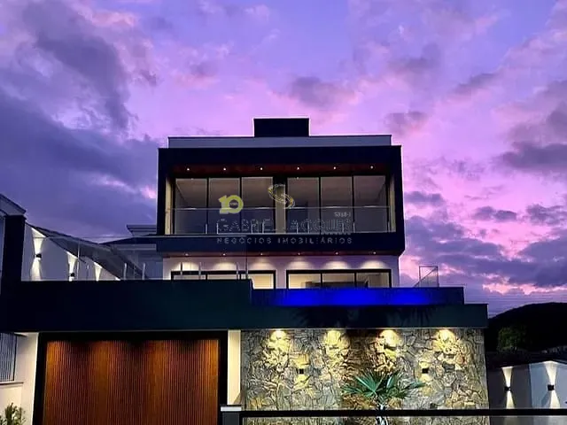 Casa com 360m² 3 quartos e 4 banheiros, à venda, no bairro Pedra Branca em Palhoça
