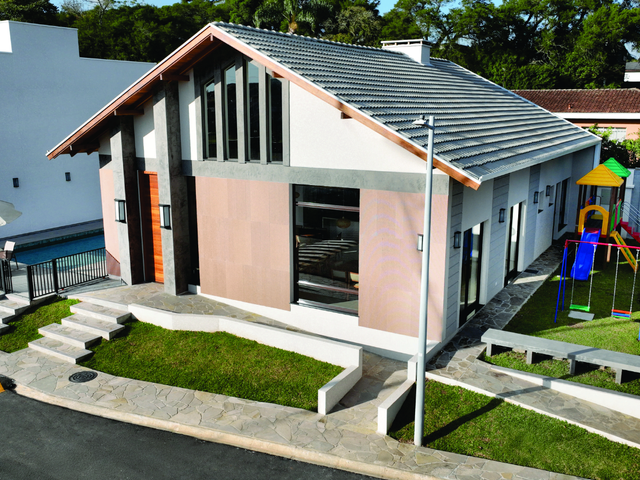 Casa com 161m² 3 quartos e 2 banheiros, à venda, no bairro Santa Felicidade em Curitiba