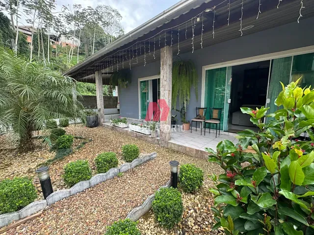 Casa 3 quartos e 4 banheiros, à venda, no bairro Testo Salto em Blumenau