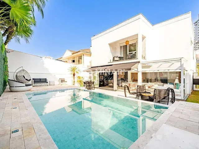 Casa 4 quartos e 6 banheiros, à venda, no bairro Alphaville em Santana de Parnaíba