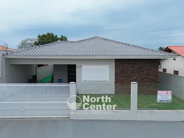 Casa com 243m² 3 quartos e 4 banheiros, à venda, no bairro Centro em Balneário Barra do Sul