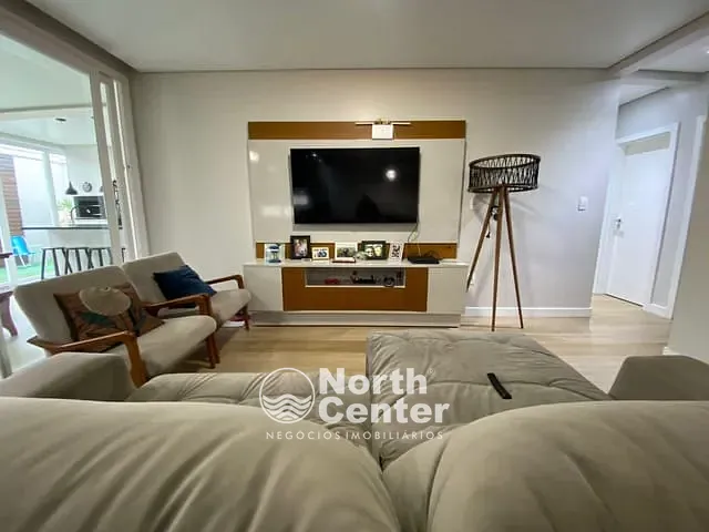 Casa com 243m² 3 quartos e 4 banheiros, à venda, no bairro Centro em Balneário Barra do Sul