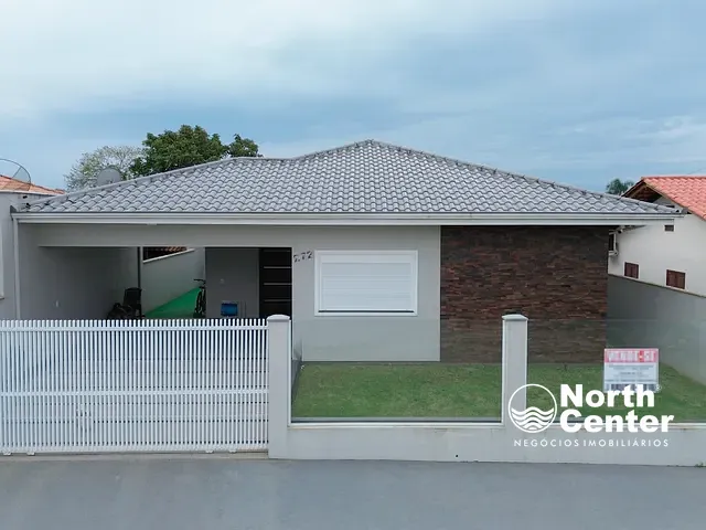 Casa com 243m² 3 quartos e 4 banheiros, à venda, no bairro Centro em Balneário Barra do Sul