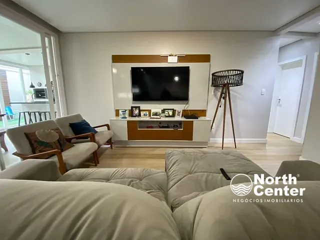 Casa com 243m² 3 quartos e 4 banheiros, à venda, no bairro Centro em Balneário Barra do Sul