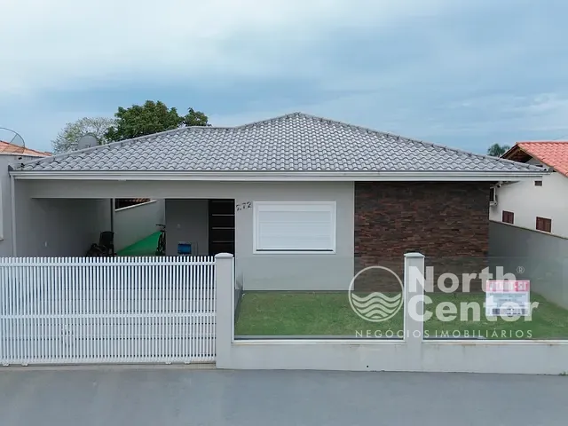 Casa com 243m² 3 quartos e 4 banheiros, à venda, no bairro Centro em Balneário Barra do Sul