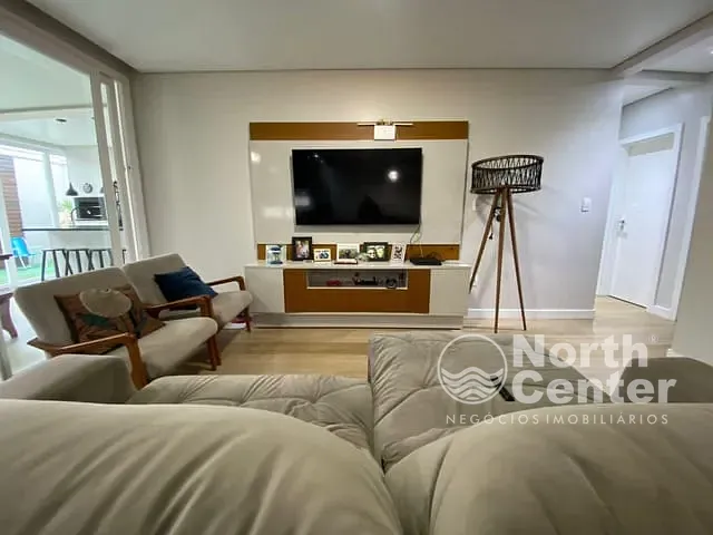 Casa com 243m² 3 quartos e 4 banheiros, à venda, no bairro Centro em Balneário Barra do Sul