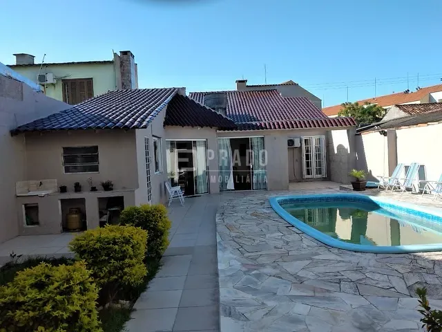 Casa com 350m² 3 quartos e 2 banheiros, à venda, no bairro Centro em Pelotas