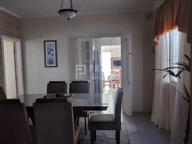 Casa com 350m² 3 quartos e 2 banheiros, à venda, no bairro Centro em Pelotas
