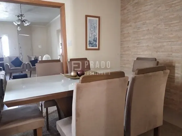 Casa com 350m² 3 quartos e 2 banheiros, à venda, no bairro Centro em Pelotas