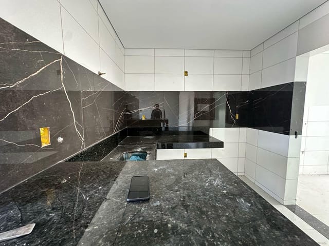 Casa 3 quartos e 2 banheiros, à venda, no bairro Parque Xangri-Lá em Contagem