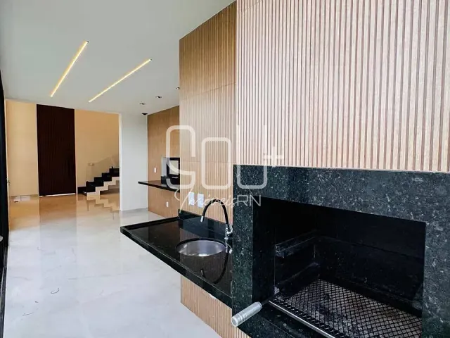Casa com 240m² 3 quartos e 4 banheiros, à venda, no bairro Cajupiranga em Parnamirim