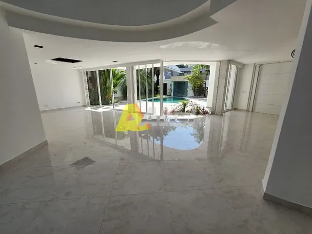 Casa com 840m² 5 quartos e 7 banheiros, à venda, no bairro Barra da Tijuca em Rio de Janeiro