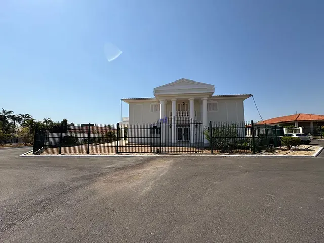 Casa com 2500m² 5 quartos e 7 banheiros, para alugar, no bairro Park Way em Brasília