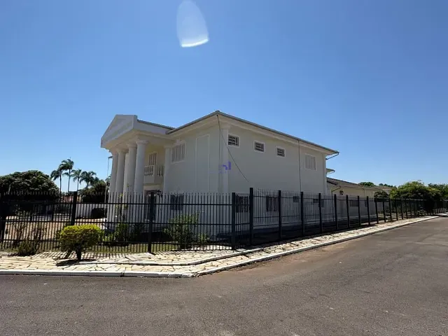 Casa com 2500m² 5 quartos e 7 banheiros, para alugar, no bairro Park Way em Brasília