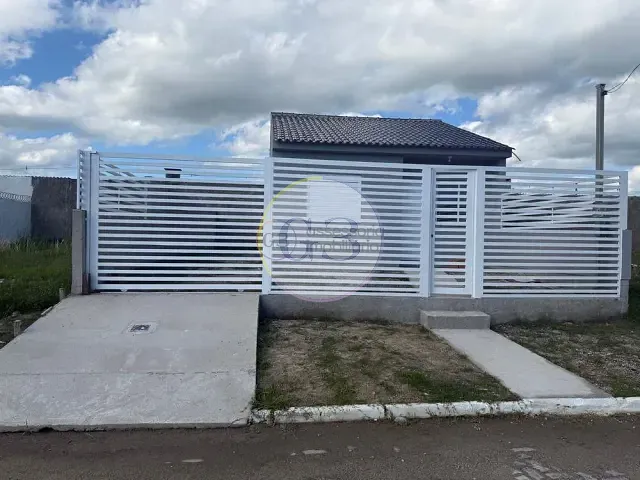 Casa 2 quartos e 1 banheiro, à venda, no bairro Fragata em Pelotas