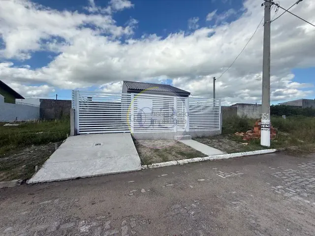 Casa 2 quartos e 1 banheiro, à venda, no bairro Fragata em Pelotas