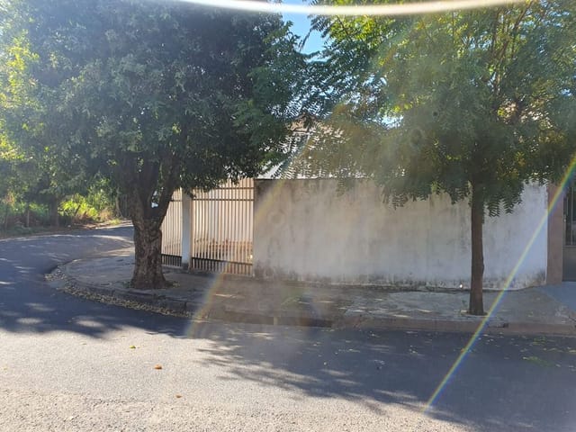 Casa com 233m² 3 quartos e 2 banheiros, à venda, no bairro Parque Residencial Laluce em Birigui