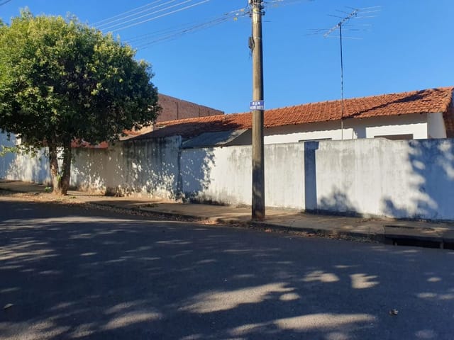 Casa com 233m² 3 quartos e 2 banheiros, à venda, no bairro Parque Residencial Laluce em Birigui