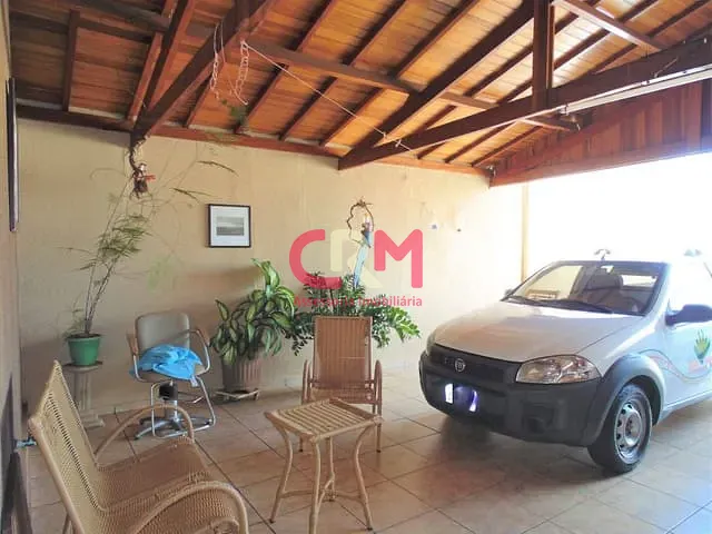 Casa com 649m² 3 quartos e 3 banheiros, à venda, no bairro Parque Residencial Laranjeiras I em Taquaritinga