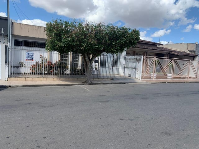 Casa 3 quartos e 2 banheiros, para alugar, no bairro Centro em Itabaiana