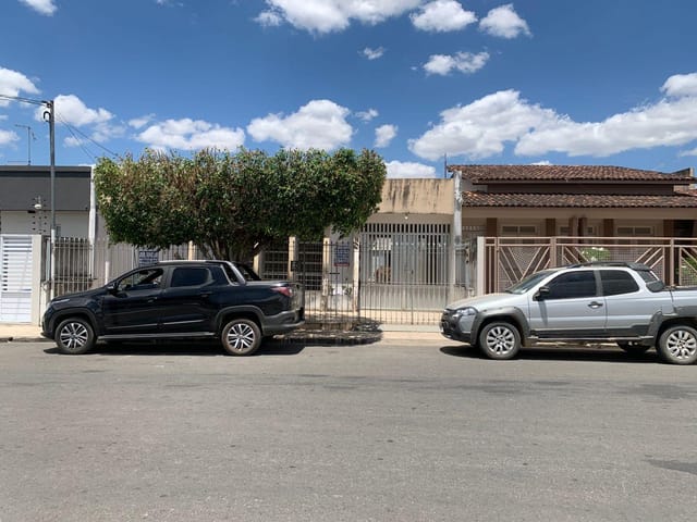 Casa 3 quartos e 2 banheiros, para alugar, no bairro Centro em Itabaiana
