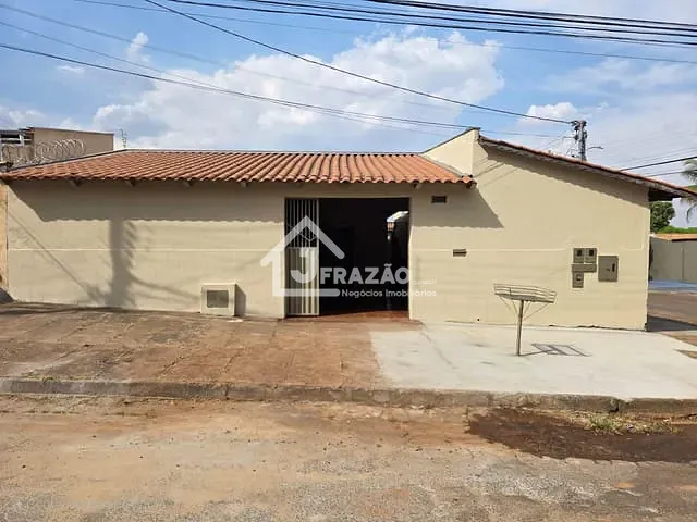 Casa 3 quartos e 1 banheiro, para alugar, no bairro Setor Urias Magalhães em Goiânia