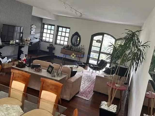 Casa 4 quartos e 6 banheiros, à venda, no bairro Centro em Petrópolis