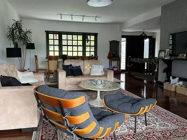 Casa 4 quartos e 6 banheiros, à venda, no bairro Centro em Petrópolis