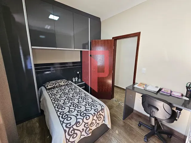Casa com 400m² 3 quartos e 3 banheiros, à venda, no bairro Cachoeirinha em Belo Horizonte