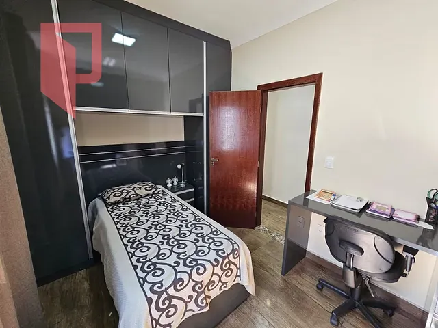 Casa com 400m² 3 quartos e 3 banheiros, à venda, no bairro Cachoeirinha em Belo Horizonte