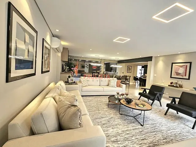 Casa 3 quartos e 6 banheiros, à venda, no bairro Brooklin em São Paulo