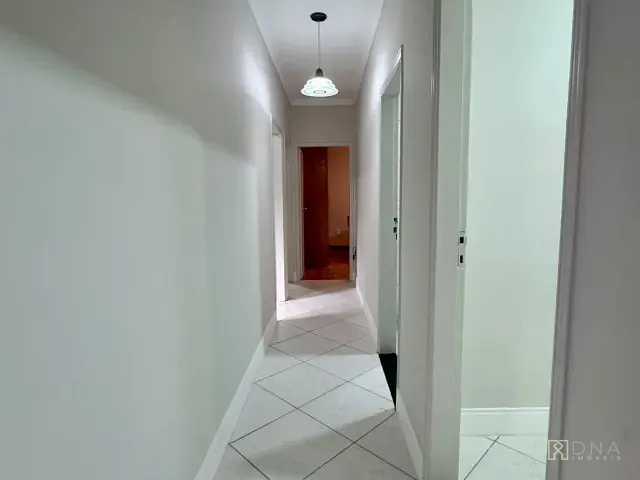 Casa com 300m² 3 quartos e 2 banheiros, para alugar, no bairro Jardim das Indústrias em São José dos Campos